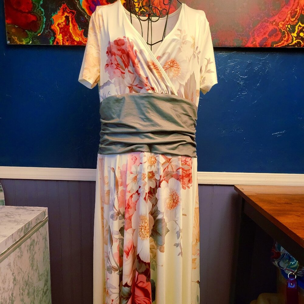 Unbranded ~ Sz XL ~ Floral Dress with Built in Waist Band ~ Excellent Condition